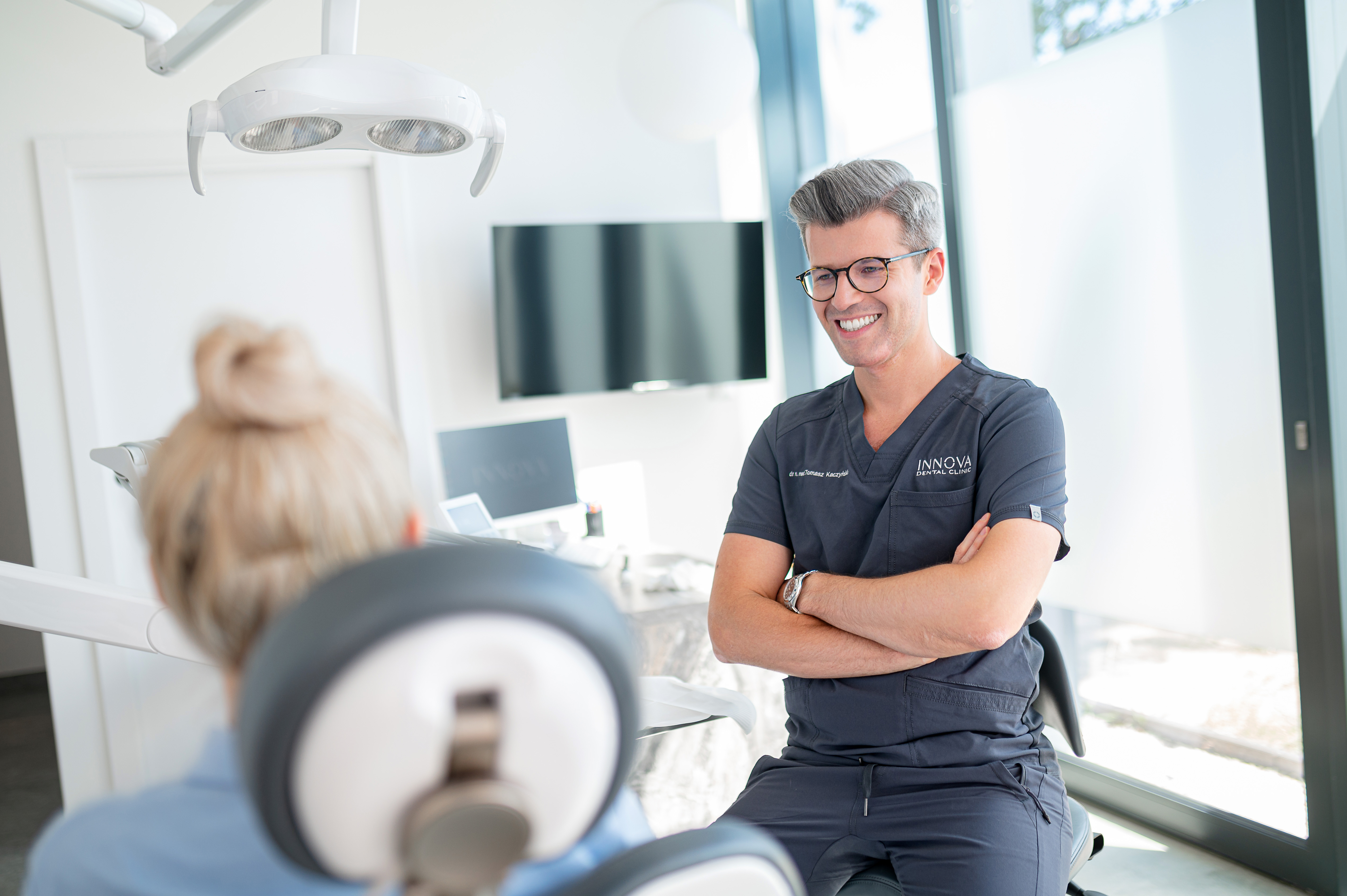 dr n. med. Tomasz Kaczyński – Specjalista Periodontolog, Implantolog w gabinecie