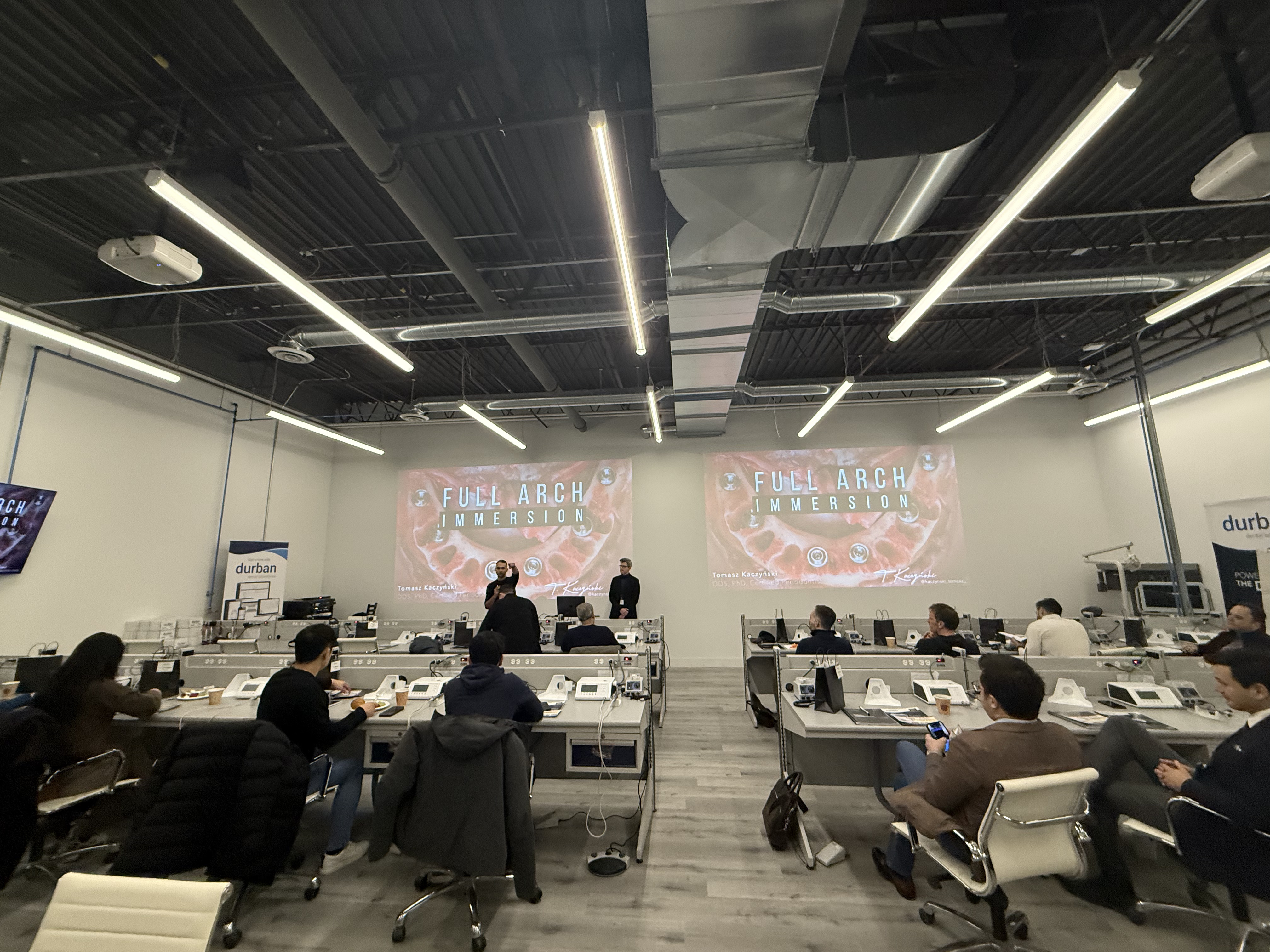 Dr Kaczyński prowadzi wykład Full Arch Immersion, Toronto, Kanada